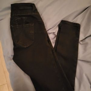 Black butt shaping jeans